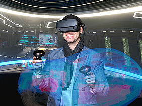 Ein Mann mit einer VR-Brille in einem virtuellen Raum.
